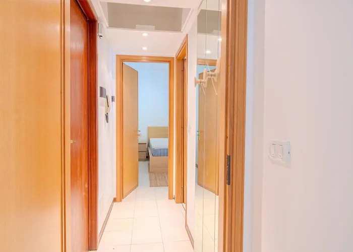Apartment 2-room With Terrace Steps From Sea & Casino, Sleeps 4 *