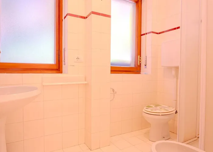 Apartment 2-room With Terrace Steps From Sea & Casino, Sleeps 4 *