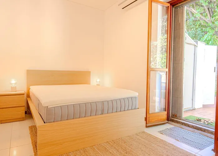 2-room With Terrace Steps From Sea & Casino, Sleeps 4 Apartamento